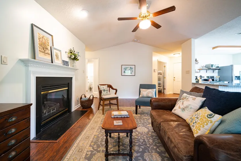 Hyacinth House - Image 1
