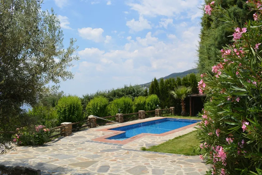 ALPUJARRA, VILLA, JACUZZI, POOL, PRIVATE GARDEN - Image 1