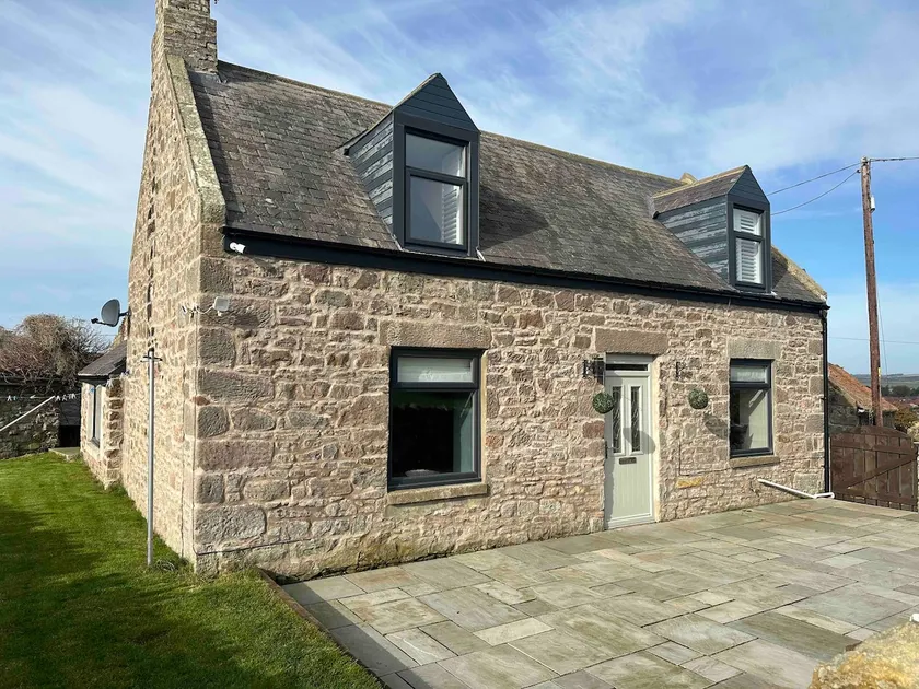 Modern Farm Cottage - Image 1