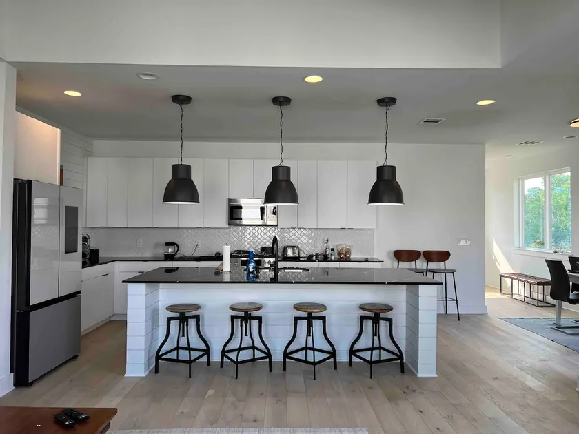 3 Bedroom, 3 Bath: Entire private house, sleeps 7 - Image 1