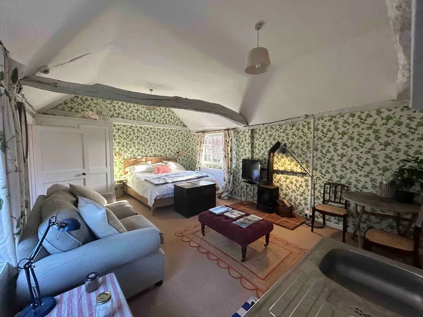 The Ivy Hut - Image 1