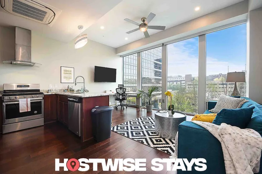 HostWise Stays Free Garage Parking Gym City Views - Image 1