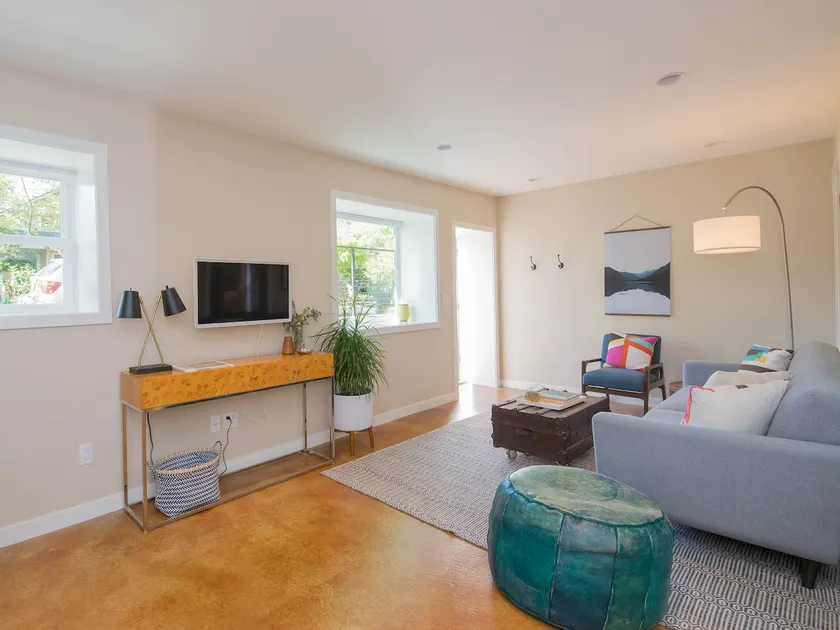 Dreamy Hawthorne 2 bed, 2 ba - Image 1