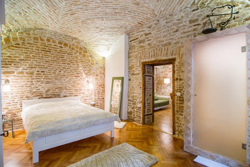 Garden Studio | brick walls | old city center - Image 1