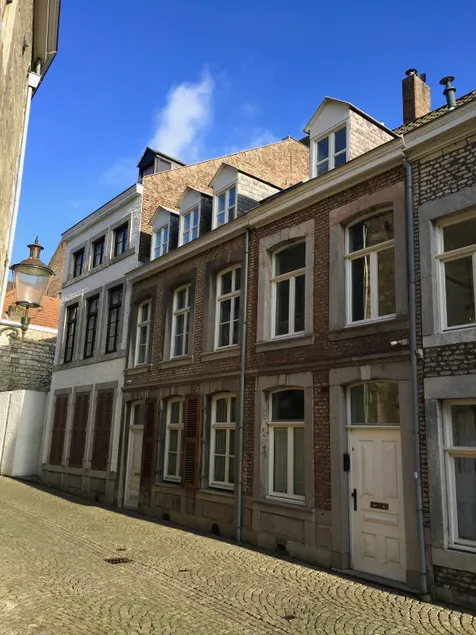 Atmospheric home in historic center - Image 1