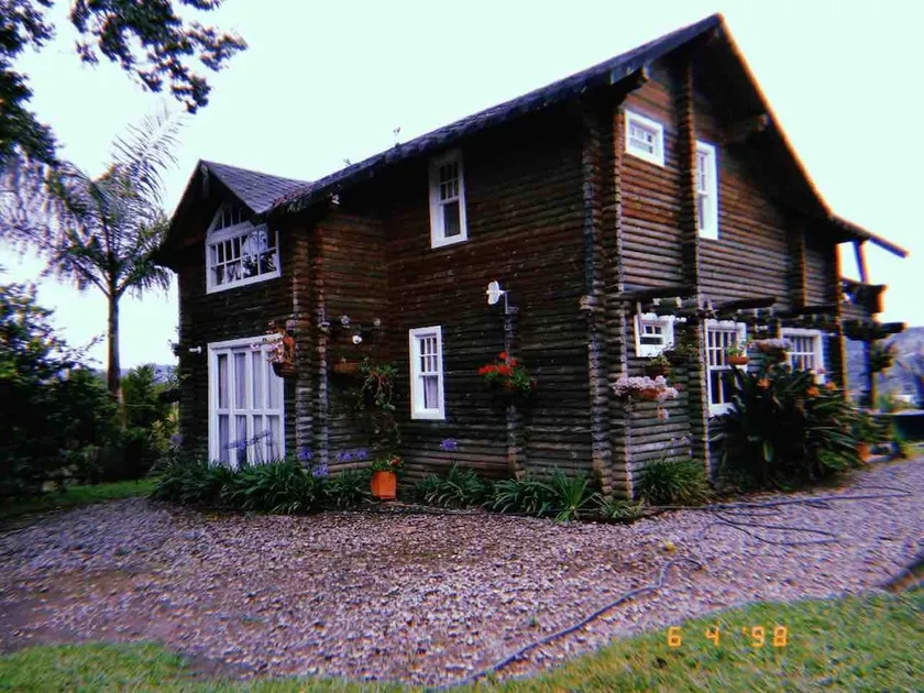 Log cabin, log cabin - Image 1