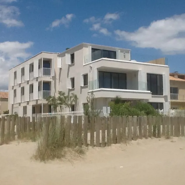 3-Bedroom Apartment Near the Water! - Image 1