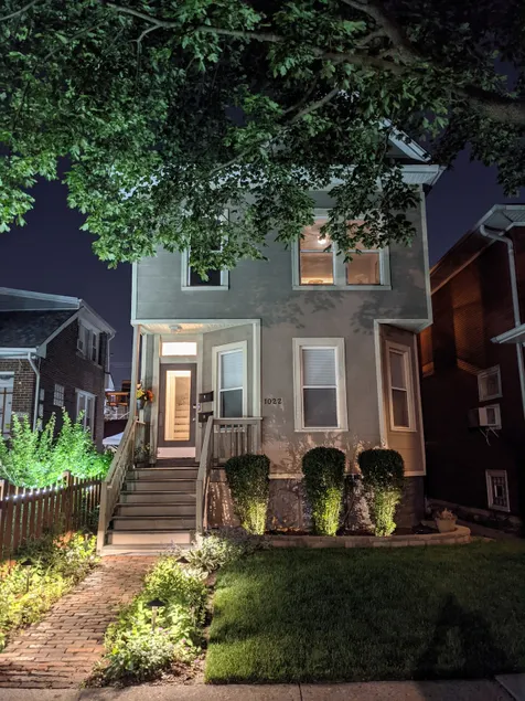 A Cozy, Convenient & Relaxing Oak Park Apartment - Image 1