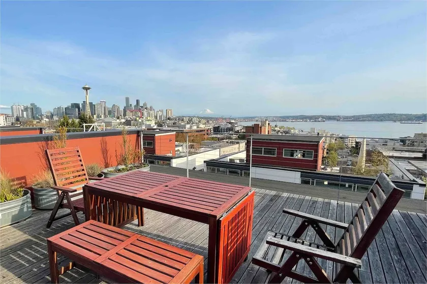 Modern Townhouse with Seattle Skyline & Ocean View - Image 1