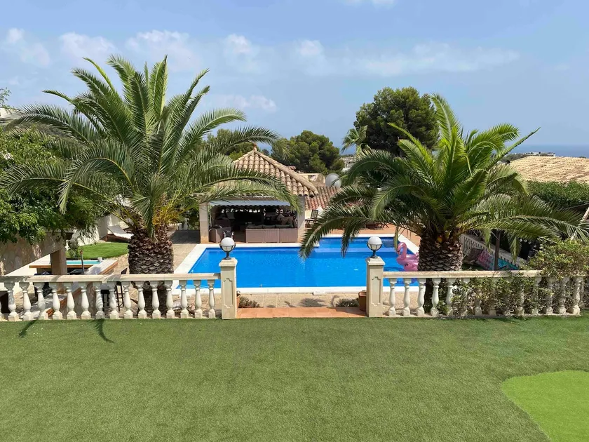 5-Bed Villa, with superb private pool, bar & bbq - Image 1