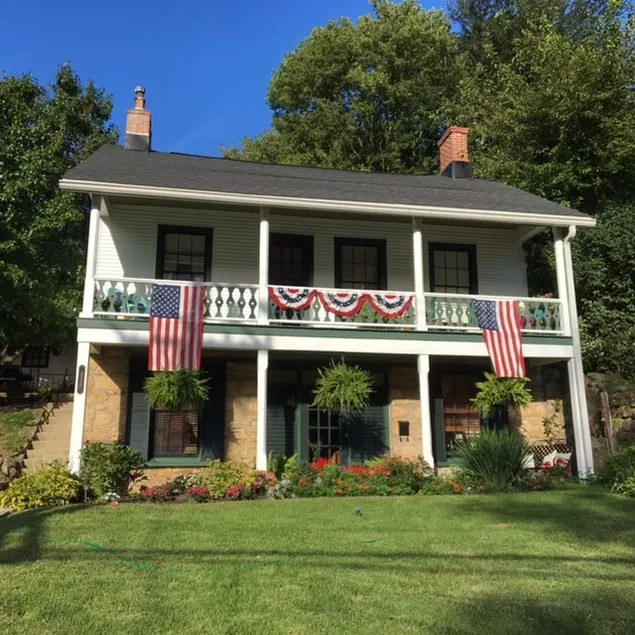 Beautiful Miner's Cottage in a Garden - Image 1