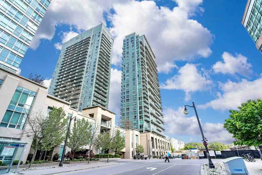Luxury 2BDR modern private condo in Toronto - Image 1