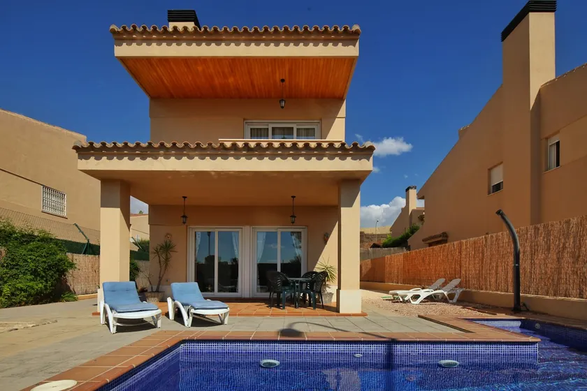Villa & pool. Sleeps 7. Otura, Granada. - Image 1