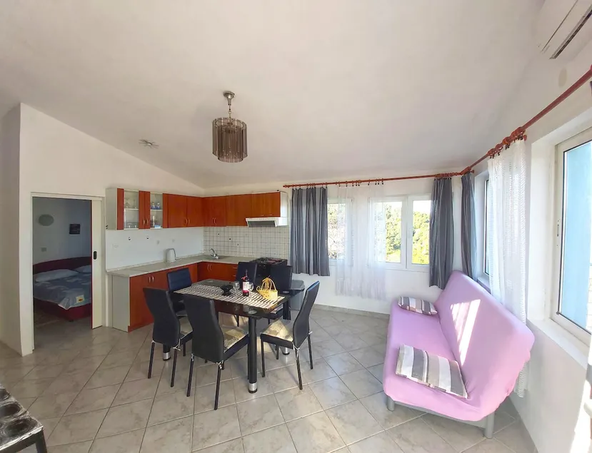 Comfortable apartment with amazing view (upstairs) - Image 1