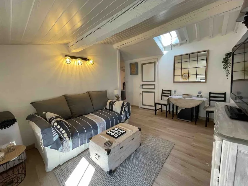Charming renovated stone property within the village of La Garde Freinet. - Image 1