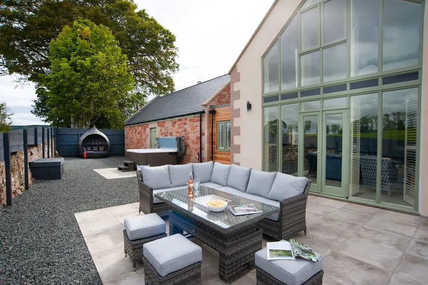 Sunset View, Hot Tub Haven for max 8 people - Image 1