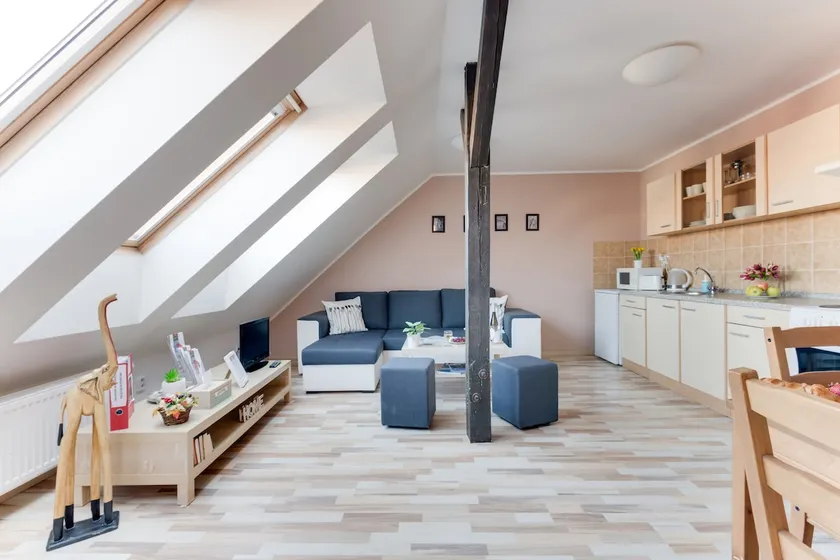 Jane's Attic Apartment, easy access to centre - Image 1