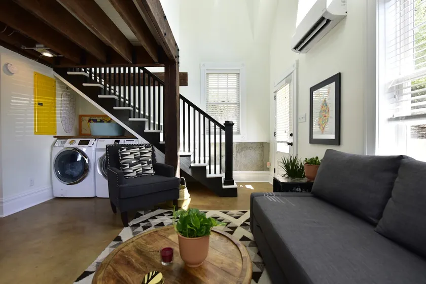 Weaver Guest House - Image 1