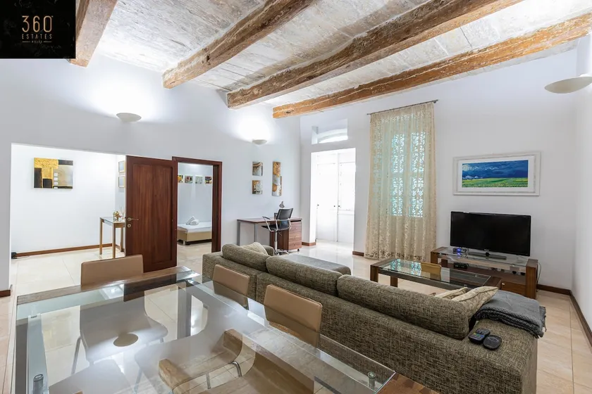 Seafront - Top Location, Top floor with WIFI & AC by 360 Estates - Image 1