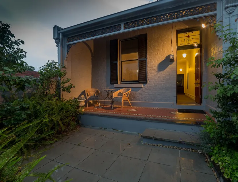 Charming 1890s Richmond cottage, walk to MCG. - Image 1