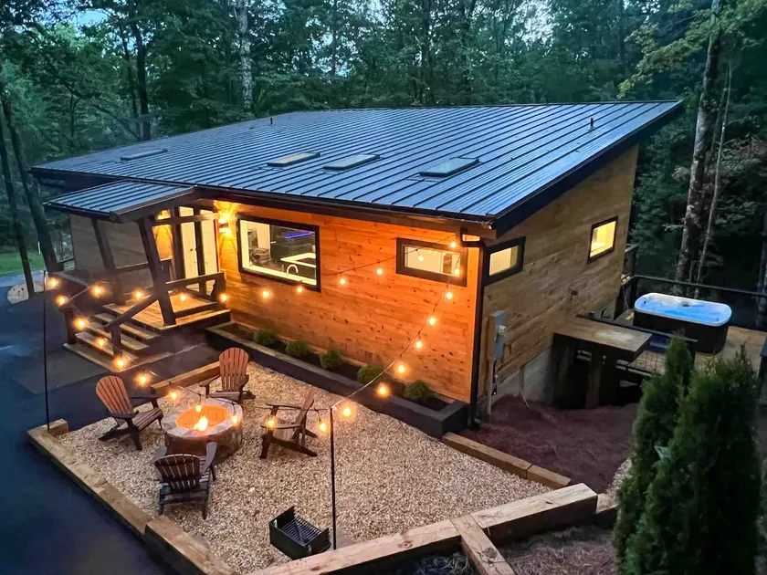 Modern Mountain Getaway with Hot Tub, Fire Pit - Image 1