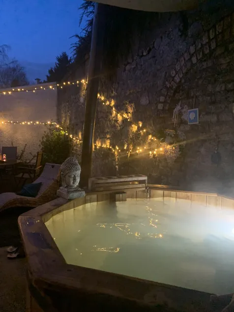 Adult only Retreat with Outdoor Hot Tub - Image 1
