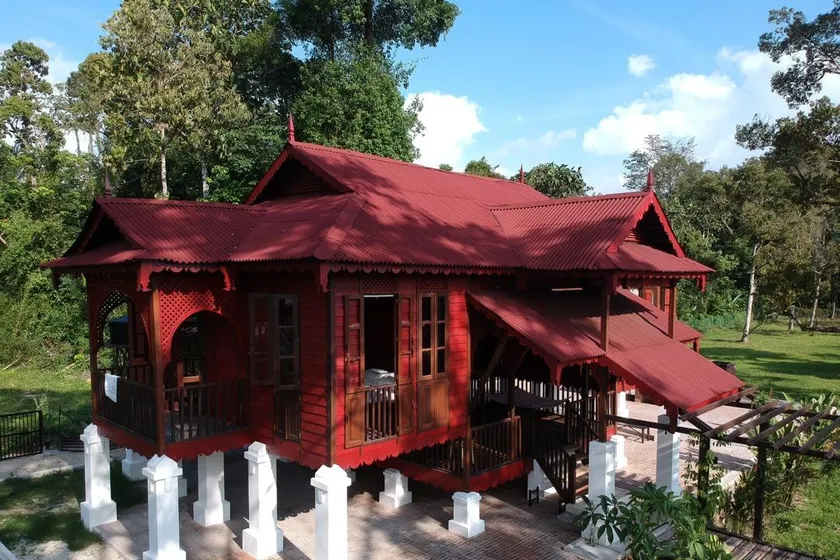 Horse Racing House - Image 1