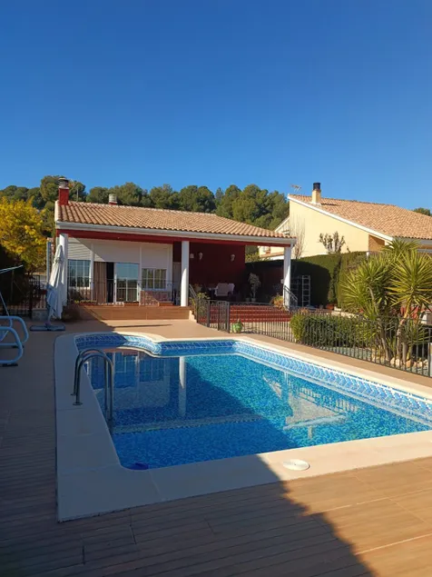 Villa with pool in Liria - Image 1