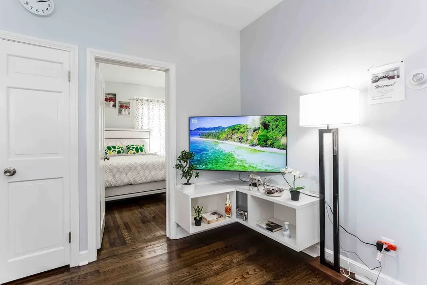 2 Bedroom Apartment Near Bristol Center - Image 1