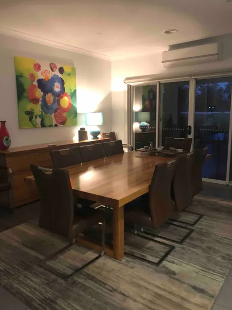 Modern 4 bedroom Lakeside residential home - Image 1