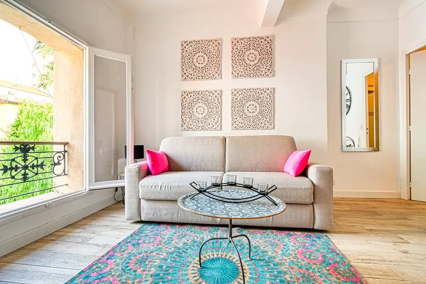 Romantic and new apartment in the famous Rue Meynadier in the supercentre of Cannes - Image 1
