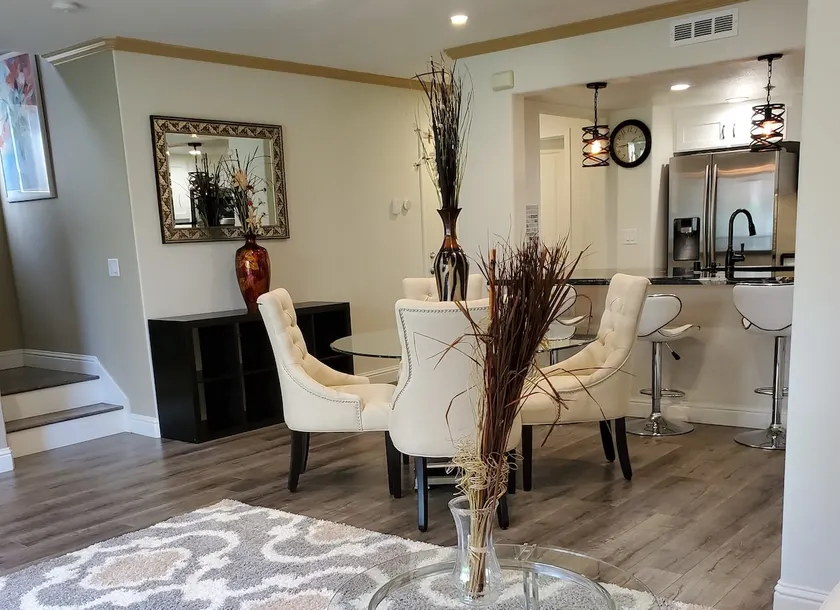 3 Story Townhouse - 2 bed - 2.5 bath - garage - Image 1