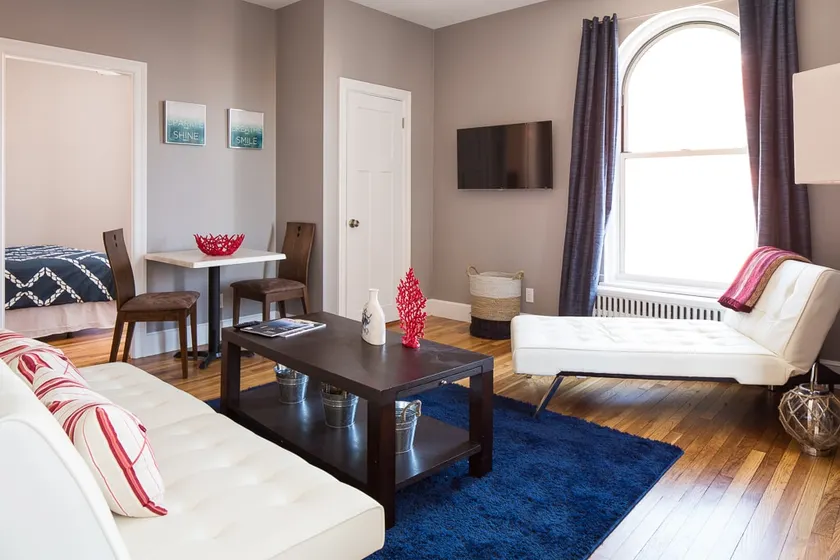 Stunning Congress St 1 bdr downtown - Image 1