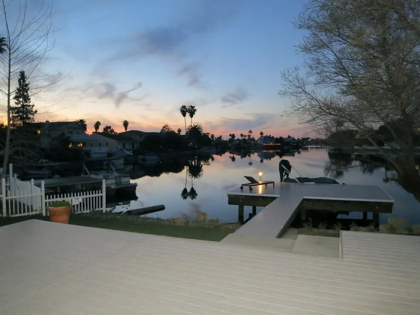 CHARMING 3 BEDROOM LAKE HOUSE - Image 1