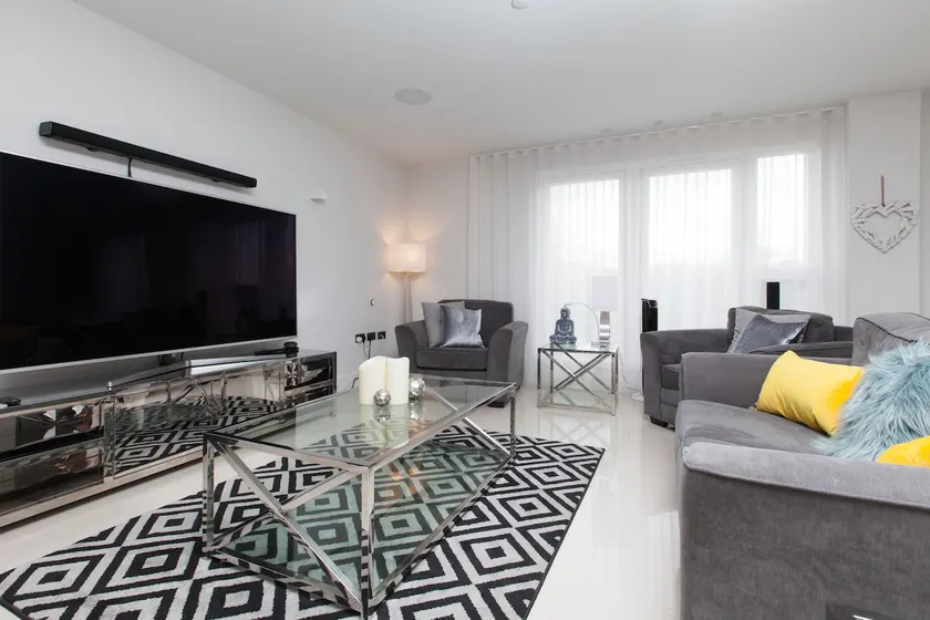 Luxurious Central Edinburgh Apartment - Sleeps 6 - Image 1