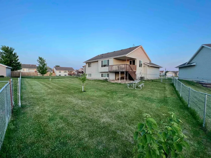 Spacious 3 bedroom home near the Barefoot Bar - Image 1