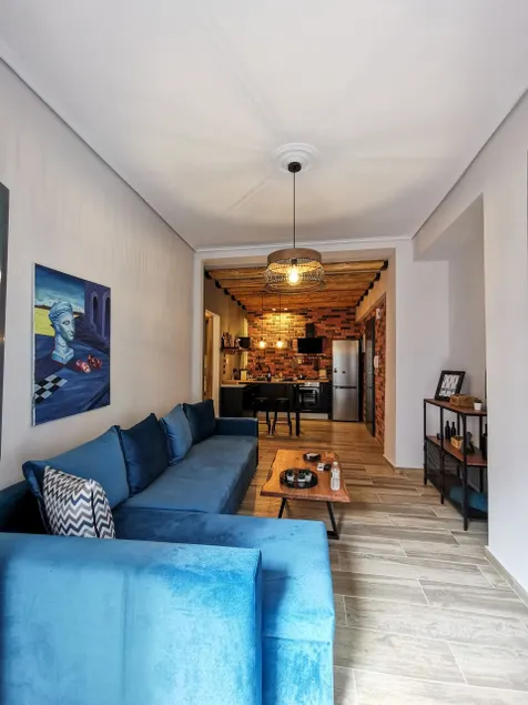 LM Luxury Central Loft - Image 1