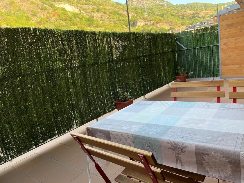 Brand new, warm and beautiful apartment - Image 1