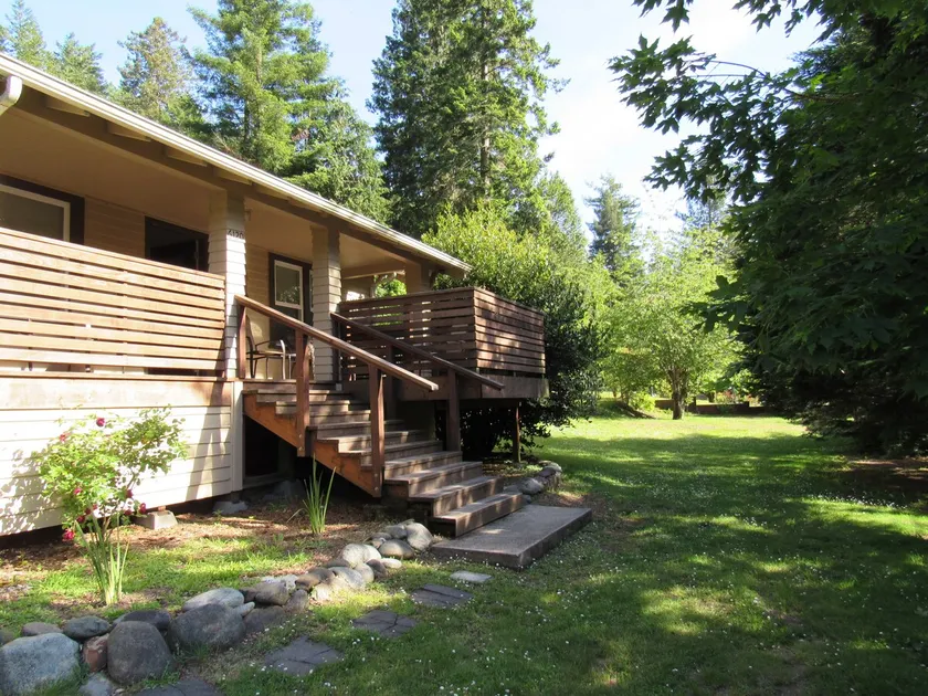 Twin Trees Retreat In The Redwoods At The River - Image 1
