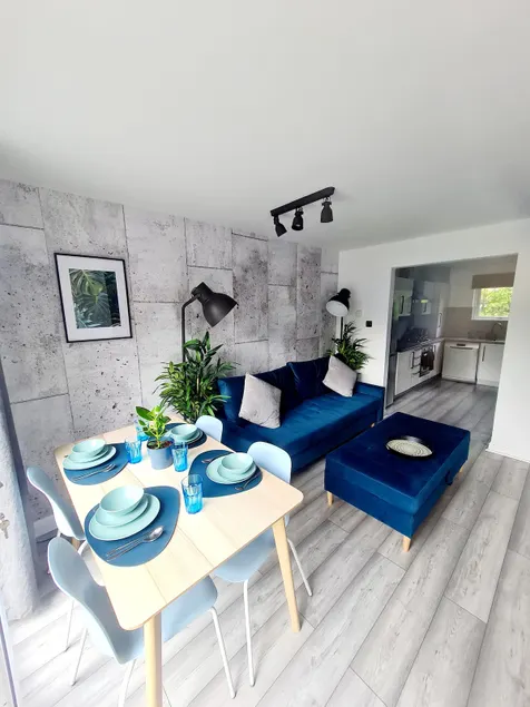 Spacious 5bed house, FREE parking, NO PARTY ! - Image 1