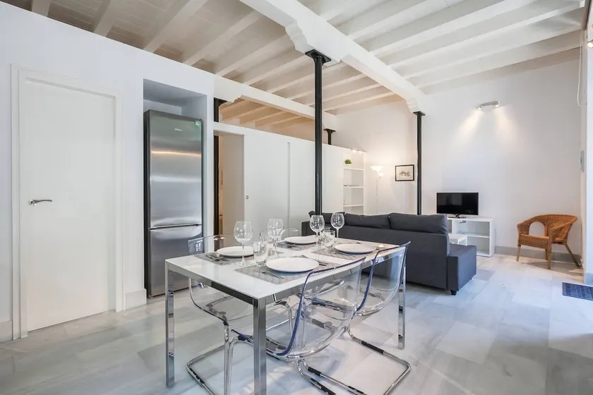 L4 Modern Spacious Loft Seville Center - Image 1