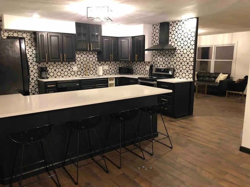 Modern 3 bed, 1 bath Near Stadium/IU campus - Image 1