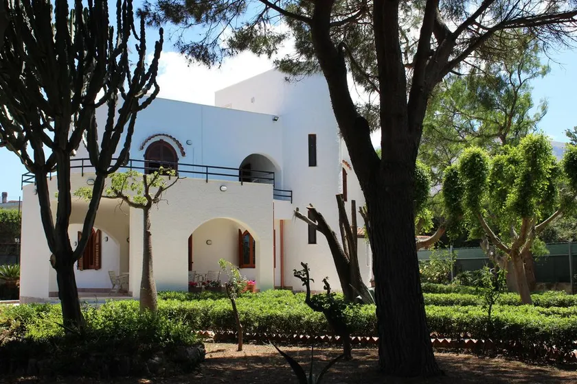 White Villa Carini - Image 1