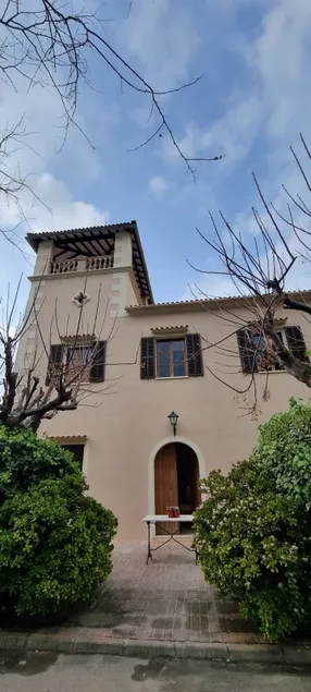 Beautiful estate with gardens, swimming pool and free Wi-Fi - Image 1