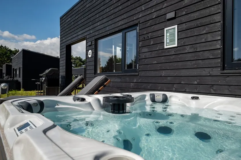 Spa Lodge (Premium Strandhytte) - Image 1