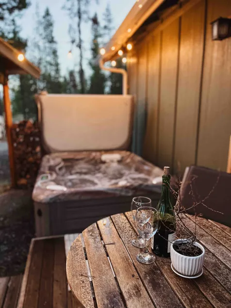 Eco cabin near Bend: sauna, spa, king bed, EV plug - Image 1