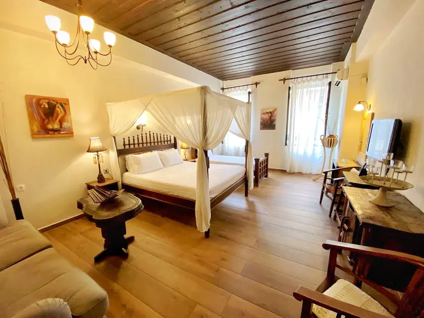 Spacious boutique room. - Image 1