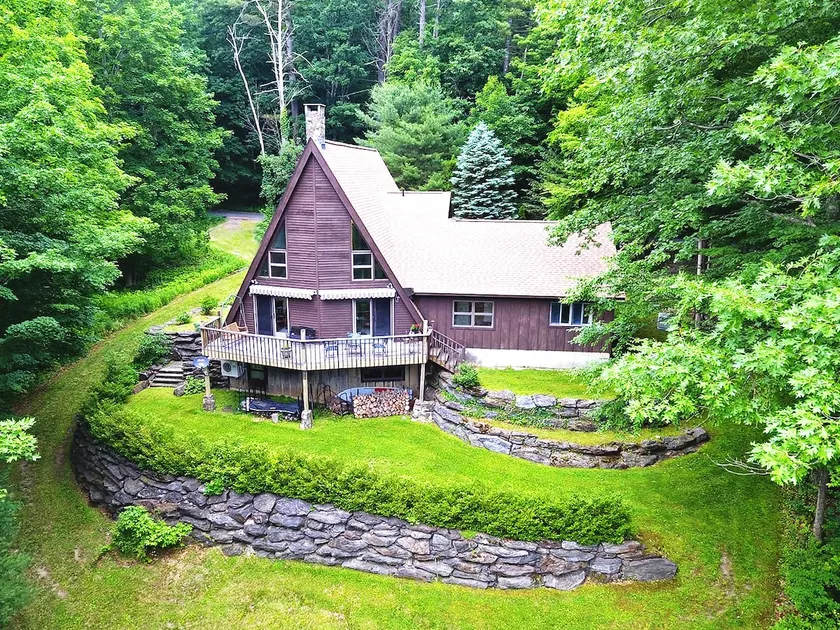 Modern Chalet Near Tanglewood & Downtown Lenox - Image 1