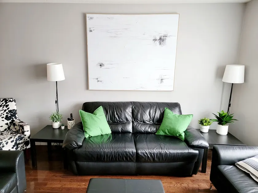Spacious gem near RCMP. Walk to stadium! - Image 1