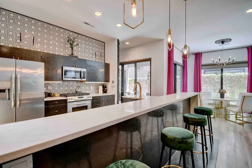 Sleeps 15! Luxury glam 3000 ft.² home. - Image 1